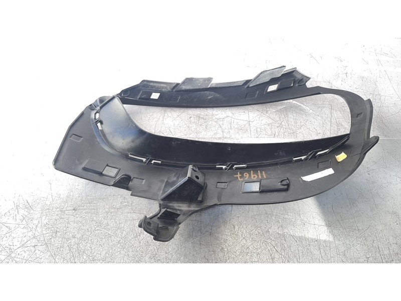 Recambio de moldura bajo faro derecho para citroen c4 cactus origins referencia OEM IAM 9824394477  