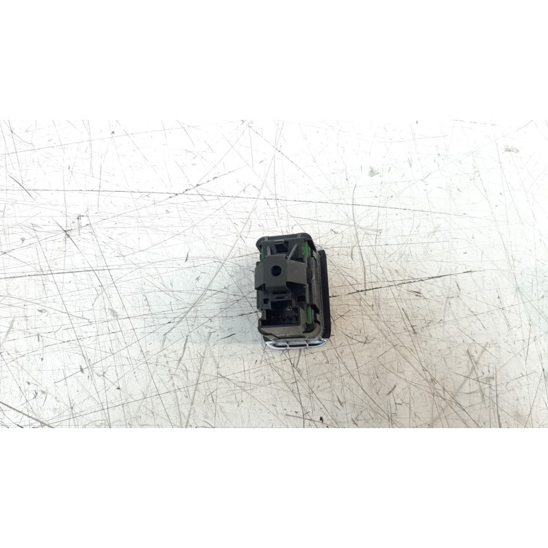 Recambio de mando elevalunas delantero derecho para mercedes-benz clase a (w176) 1.5 cdi cat referencia OEM IAM A2049058102  