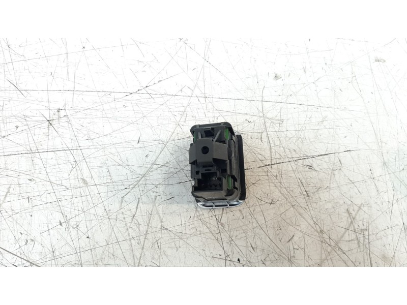 Recambio de mando elevalunas delantero derecho para mercedes-benz clase a (w176) 1.5 cdi cat referencia OEM IAM A2049058102  
