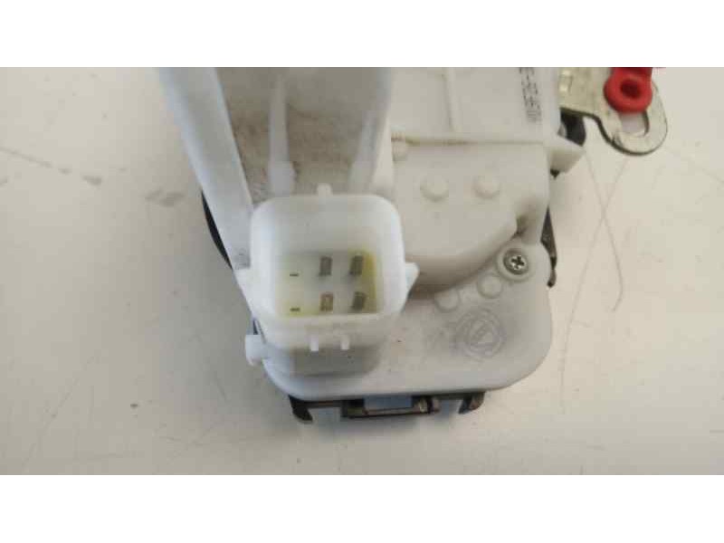 Recambio de cerradura puerta delantera derecha para fiat nuova 500 (150) lounge referencia OEM IAM 51827593  