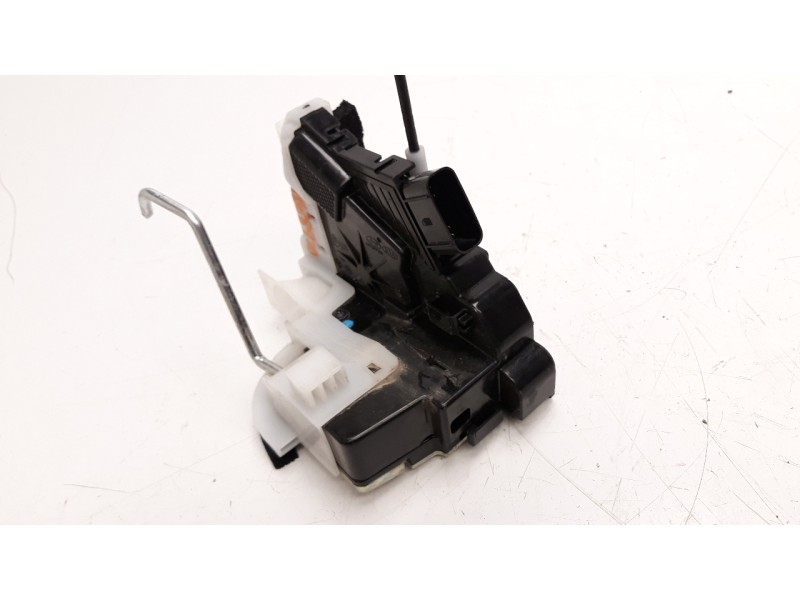 Recambio de cerradura puerta delantera derecha para hyundai i20 1.2 16v cat referencia OEM IAM 81320C8040  