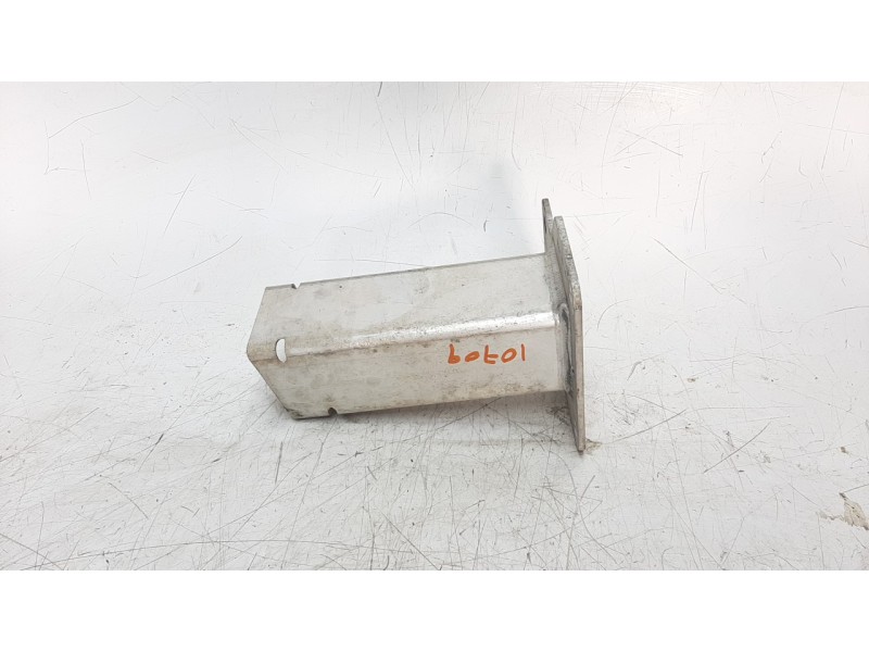 Recambio de punta chasis delantera para jeep cherokee 2.0 m-jet cat referencia OEM IAM 68102990AA  