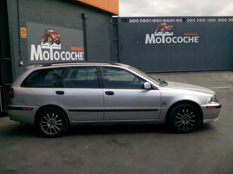 volvo v40 familiar del año 2004