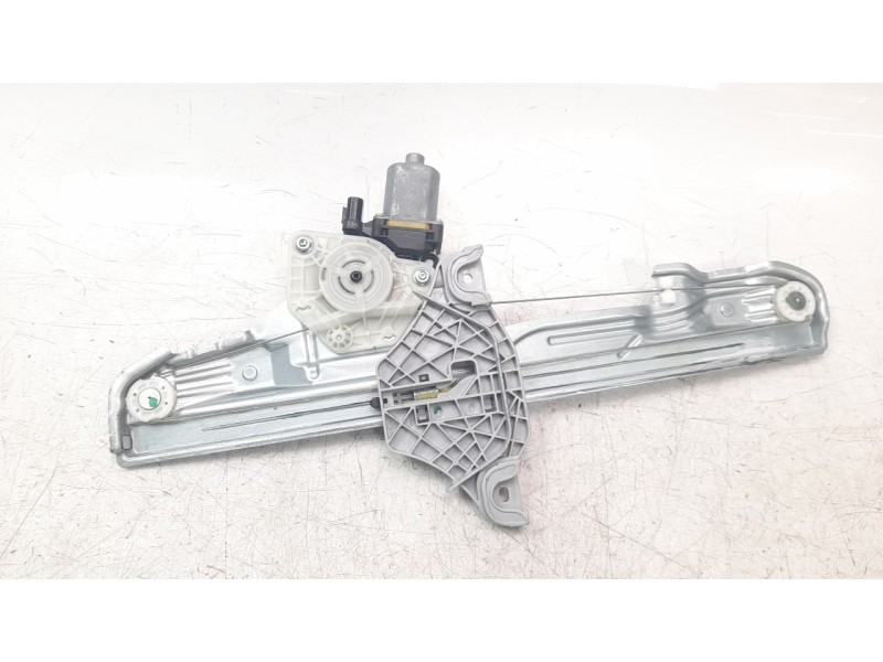 Recambio de elevalunas delantero derecho para hyundai kona 1.0 tgdi cat referencia OEM IAM 82404J9000  