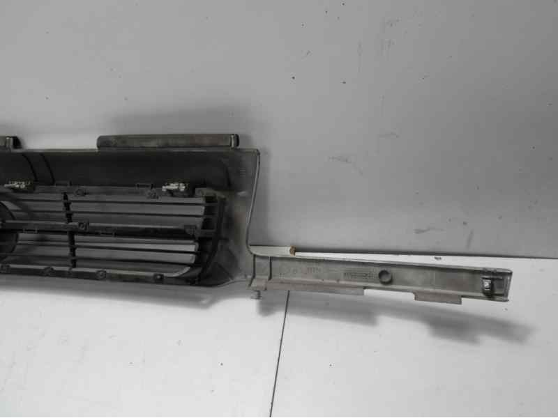 Recambio de rejilla delantera para opel astra f berlina básico referencia OEM IAM 6320026  