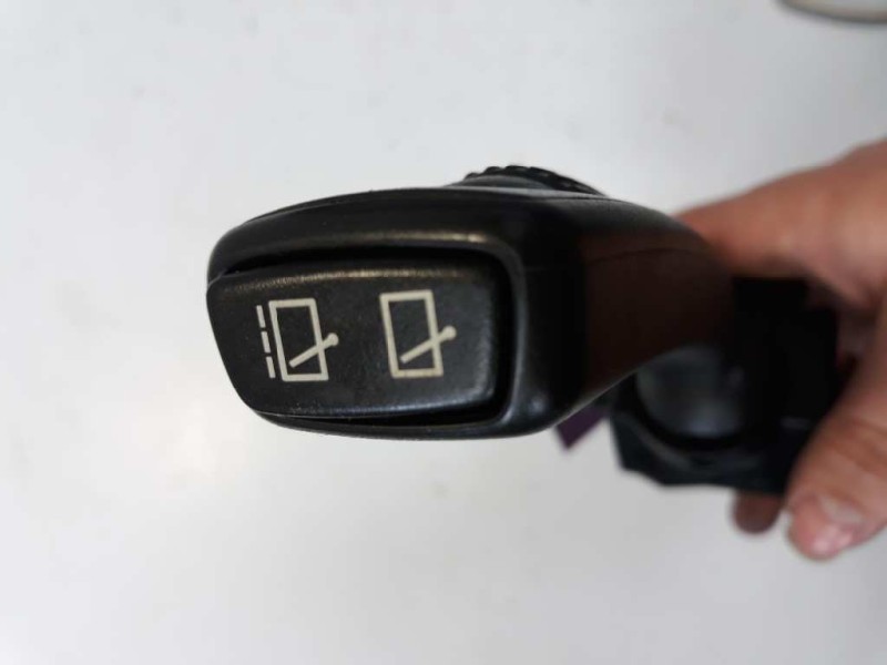 Recambio de mando limpia para volvo v50 familiar 2.0 d kinetic referencia OEM IAM 17D770  