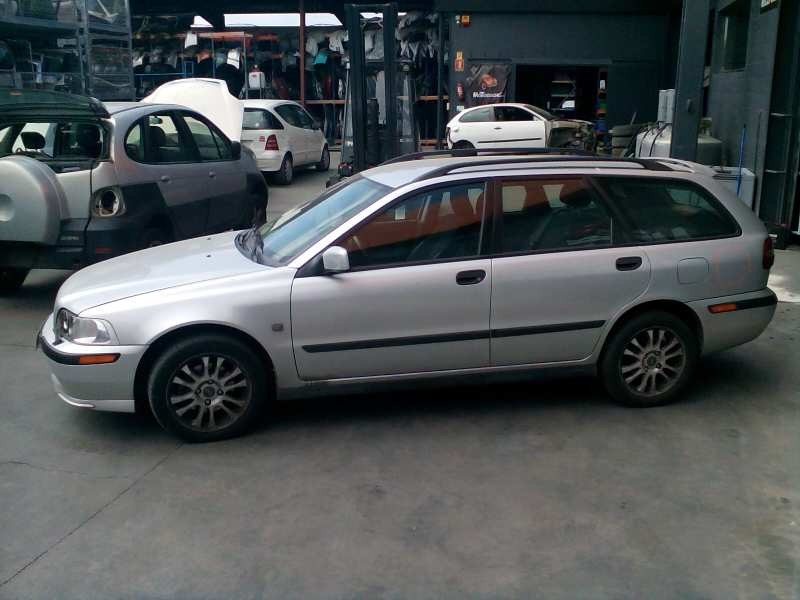 volvo v40 familiar del año 2004