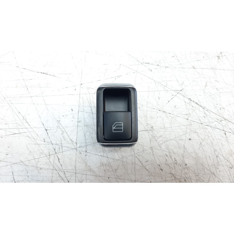 Recambio de mando elevalunas trasero izquierdo para mercedes-benz clase a (w176) 1.5 cdi cat referencia OEM IAM A2049058102 IAF8
