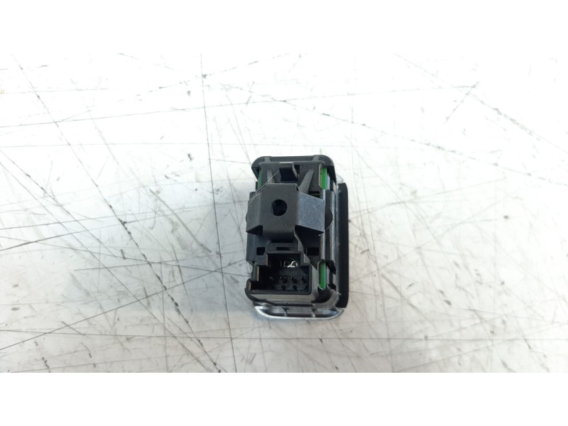 Recambio de mando elevalunas trasero izquierdo para mercedes-benz clase a (w176) 1.5 cdi cat referencia OEM IAM A2049058102 IAF8