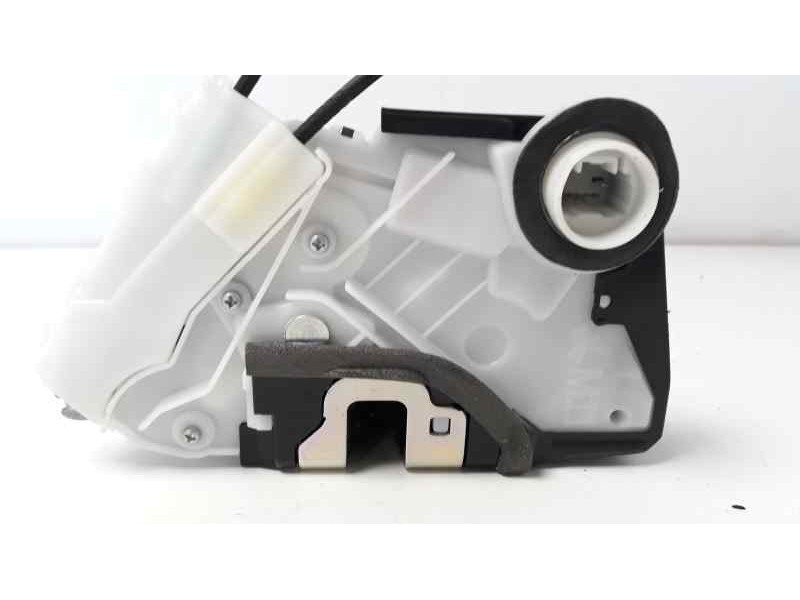 Recambio de cerradura puerta delantera derecha para toyota yaris hybrid active referencia OEM IAM   