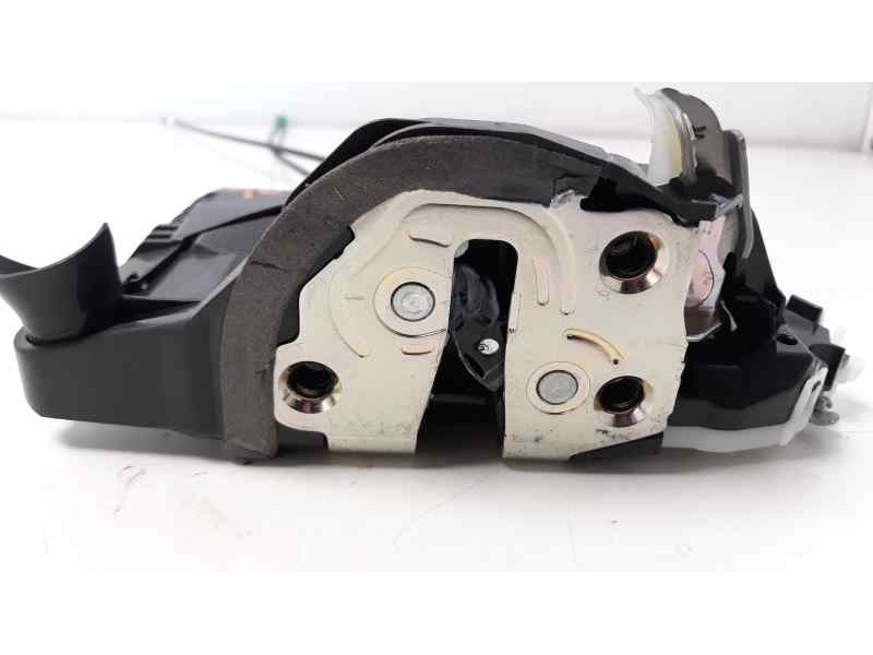 Recambio de cerradura puerta delantera derecha para toyota yaris hybrid active referencia OEM IAM   