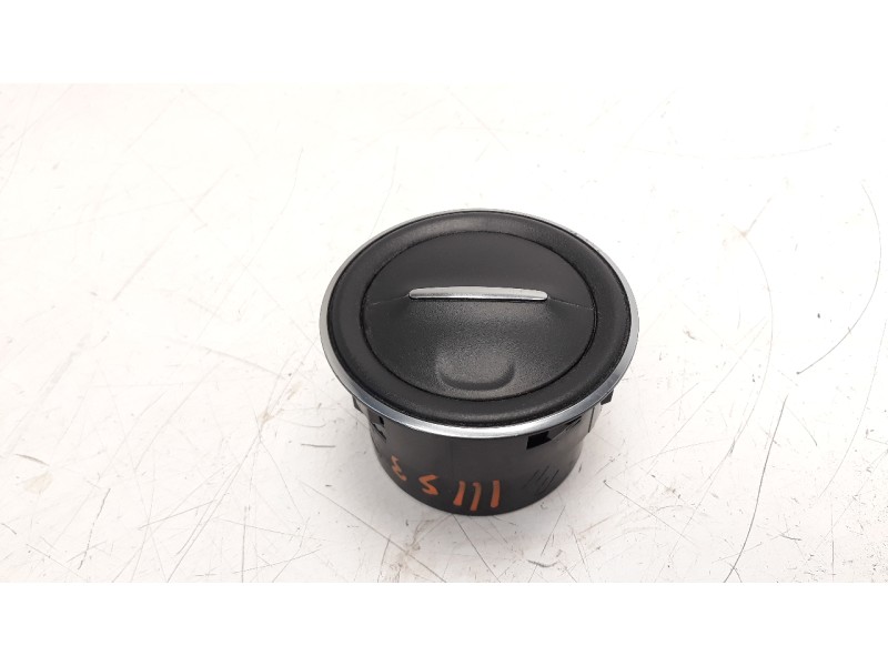 Recambio de rejilla aireadora para dacia sandero 0.9 tce cat referencia OEM IAM 687607797R  