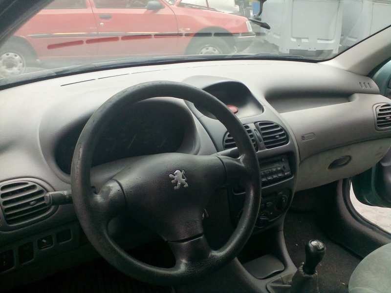 peugeot 206 berlina del año 2002