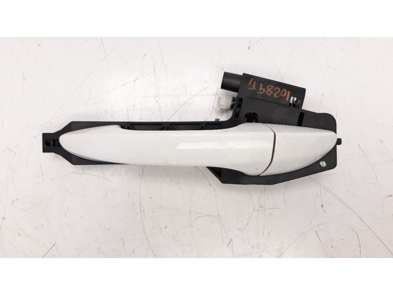 Recambio de maneta exterior trasera izquierda para hyundai i20 1.2 16v cat referencia OEM IAM 82651C8000  