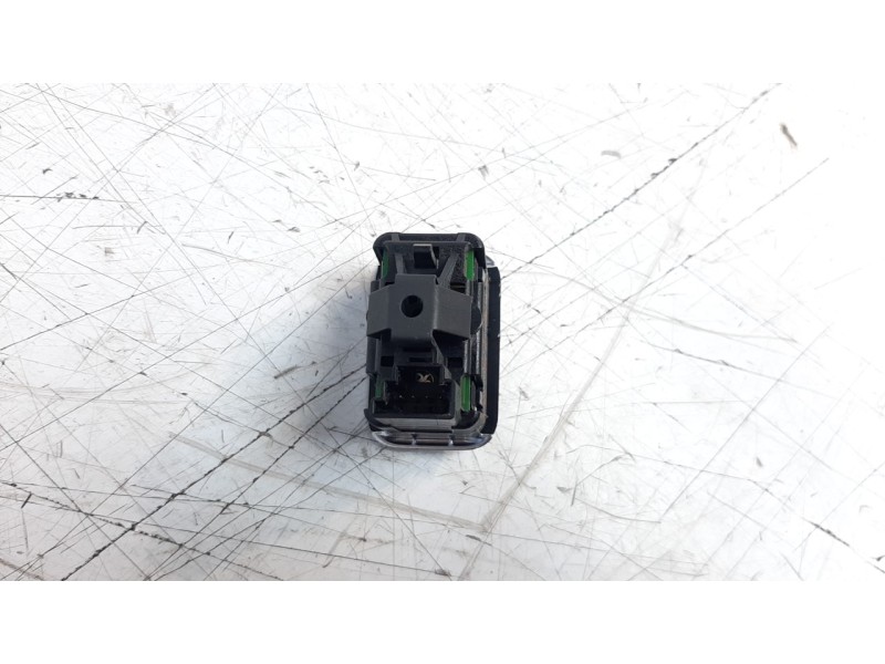 Recambio de mando elevalunas trasero derecho para mercedes-benz clase a (w176) 1.5 cdi cat referencia OEM IAM A2049058102  