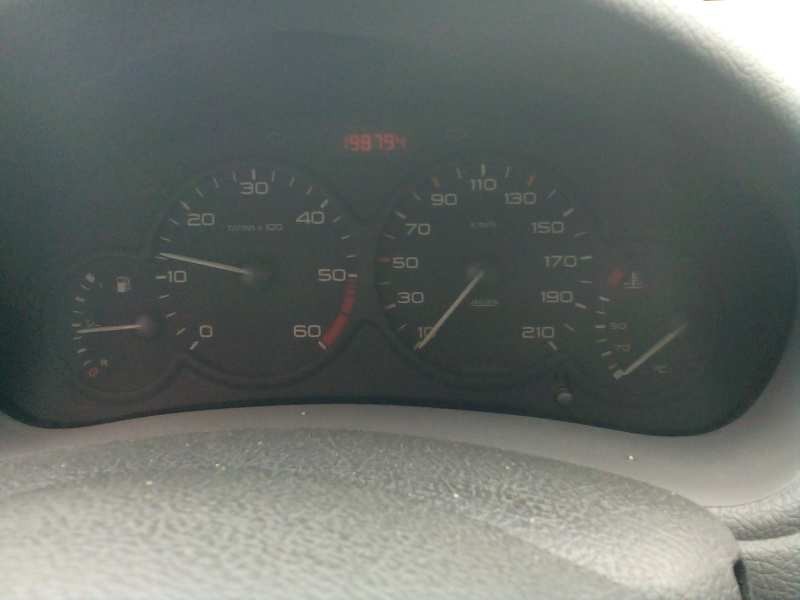 peugeot 206 berlina del año 2002