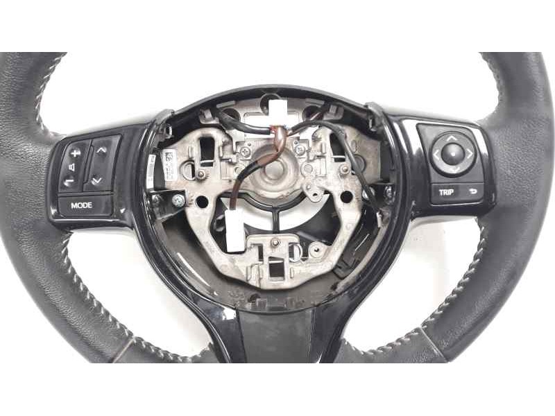 Recambio de volante para toyota yaris hybrid active referencia OEM IAM 451000D49024  