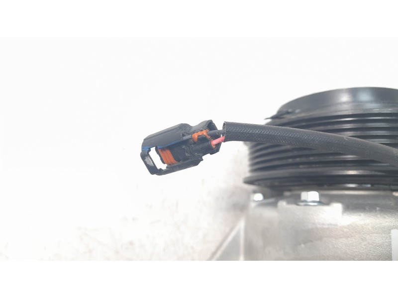 Recambio de compresor aire acondicionado para hyundai tucson (nx) maxx silver 2wd referencia OEM IAM 97701N7250  
