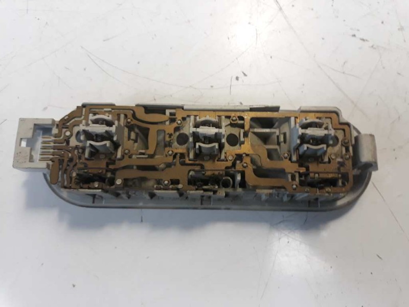 Recambio de luz interior para renault scenic ii 1.9 dci diesel referencia OEM IAM 820073234  