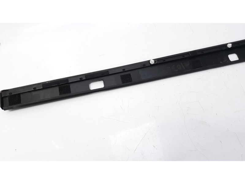 Recambio de moldura para kia sportage 1.7 crdi cat referencia OEM IAM   