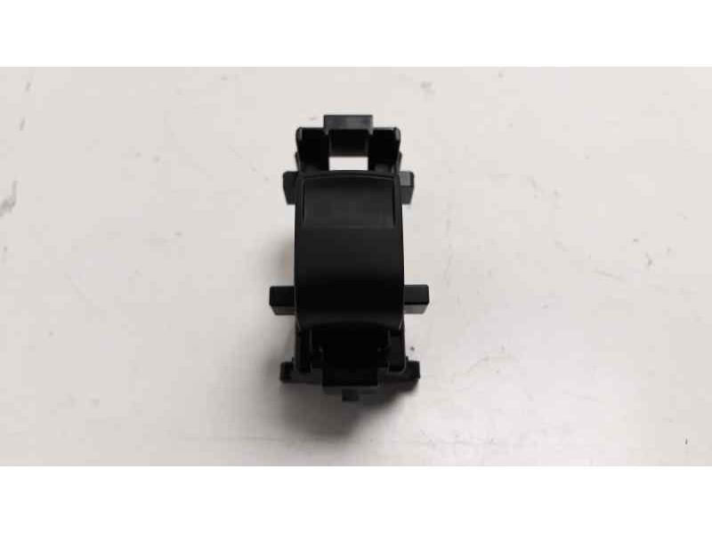 Recambio de mando elevalunas trasero izquierdo para toyota yaris hybrid active referencia OEM IAM 698300D230  