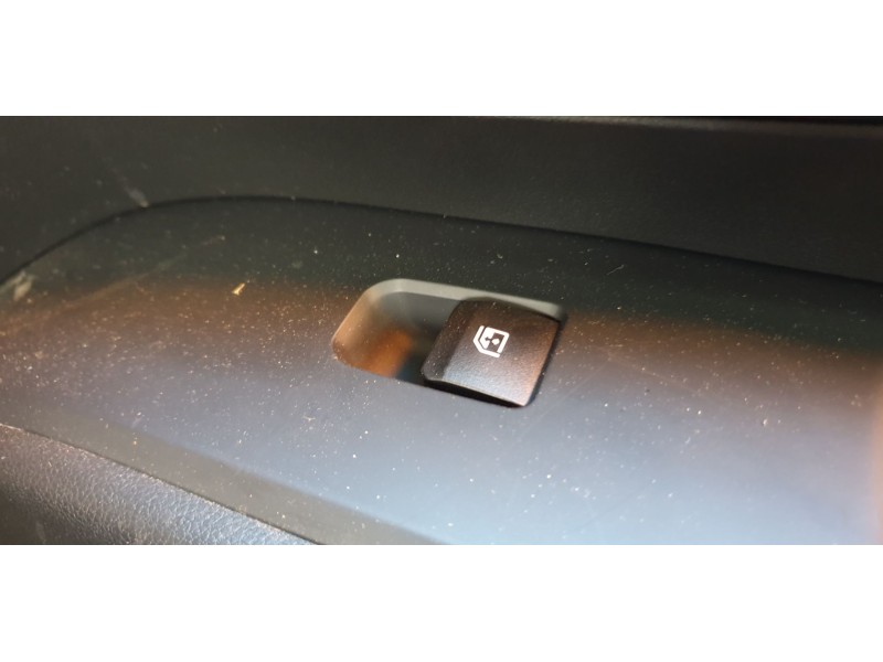 Recambio de mando elevalunas delantero derecho para hyundai tucson (nx) maxx silver 2wd referencia OEM IAM 93581N70504X  