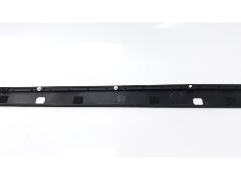 Recambio de moldura para kia sportage 1.7 crdi cat referencia OEM IAM   