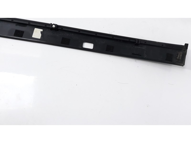 Recambio de moldura para kia sportage 1.7 crdi cat referencia OEM IAM   