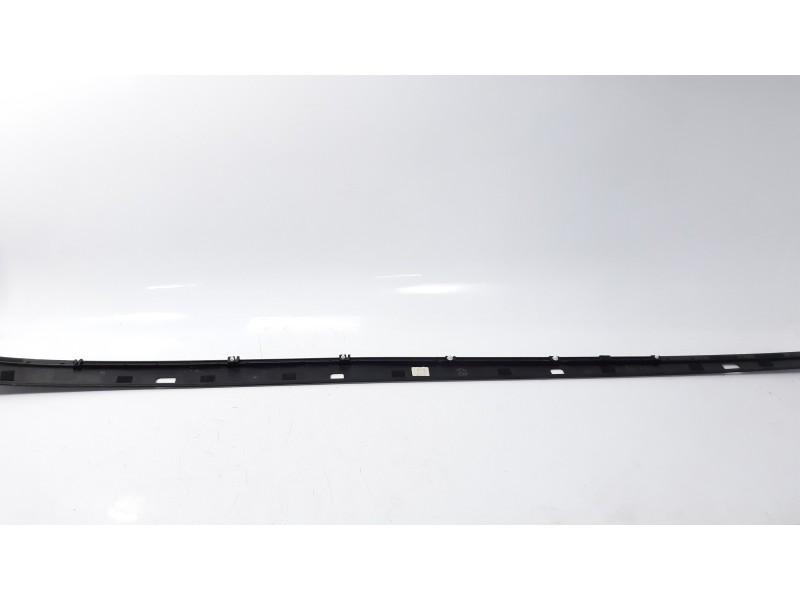 Recambio de moldura para kia sportage 1.7 crdi cat referencia OEM IAM   