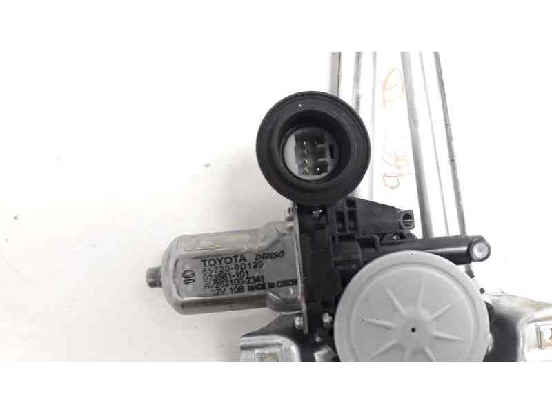 Recambio de elevalunas trasero derecho para toyota yaris hybrid active referencia OEM IAM 857200D120  