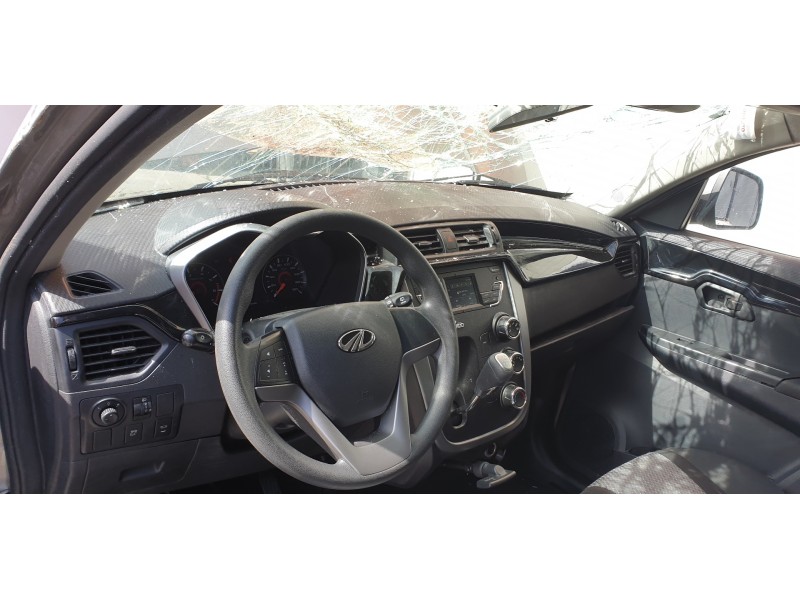 mahindra kuv del año 2019