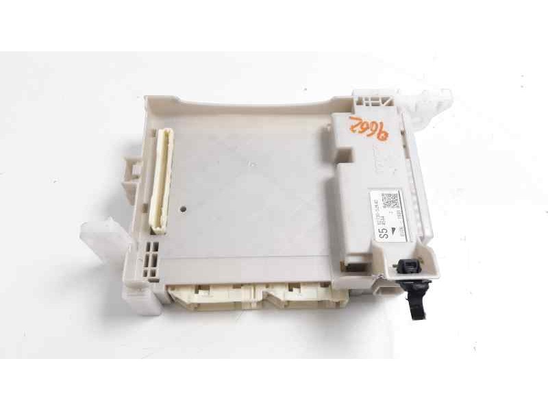 Recambio de caja reles / fusibles para toyota yaris hybrid active referencia OEM IAM 8273052K40  