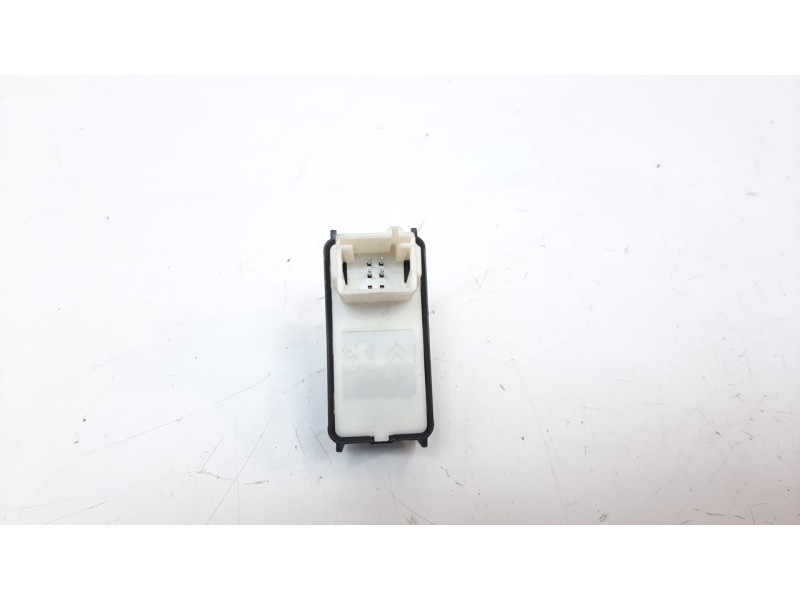 Recambio de mando elevalunas delantero derecho para aixam uv/51/af0a s9 referencia OEM IAM 98044803ZD IAF970007 