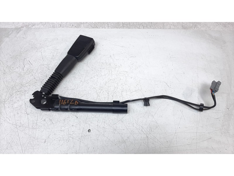 Recambio de enganche cinturon delantero derecho para toyota corolla (e21) referencia OEM IAM 721356404  