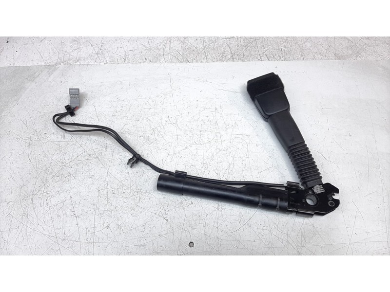 Recambio de enganche cinturon delantero derecho para toyota corolla (e21) referencia OEM IAM 721356404  