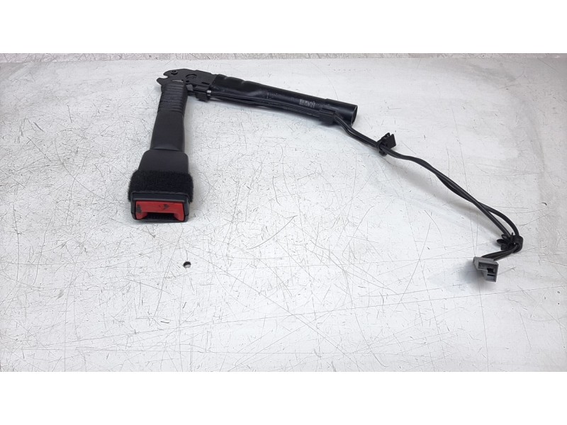 Recambio de enganche cinturon delantero derecho para toyota corolla (e21) referencia OEM IAM 721356404  