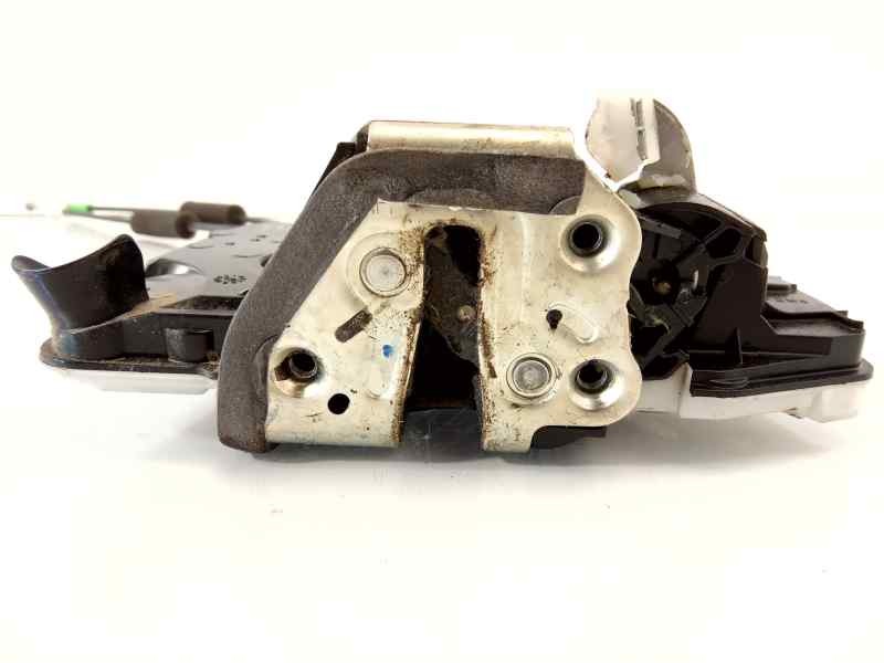 Recambio de cerradura puerta delantera derecha para toyota hilux (kun) double cab 4x4 referencia OEM IAM 690300K070  