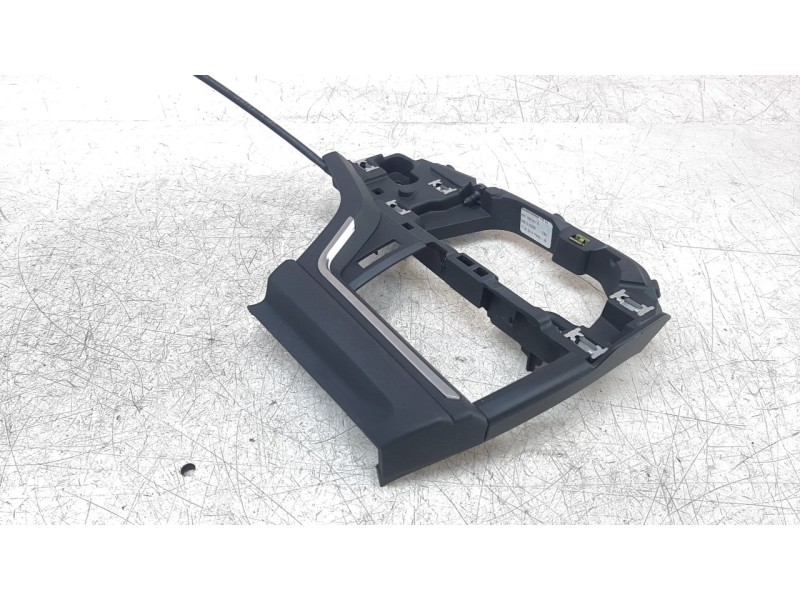 Recambio de moldura para audi a4 avant (8w5) básico referencia OEM IAM 8W1820901B  