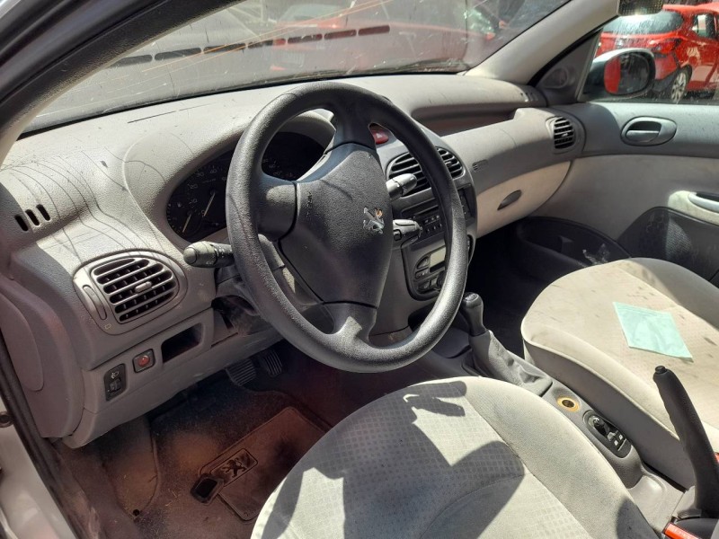 peugeot 206 berlina del año 2004