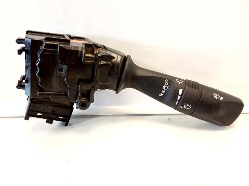 Recambio de mando limpia para toyota hilux (kun) double cab 4x4 referencia OEM IAM 0626017F816  