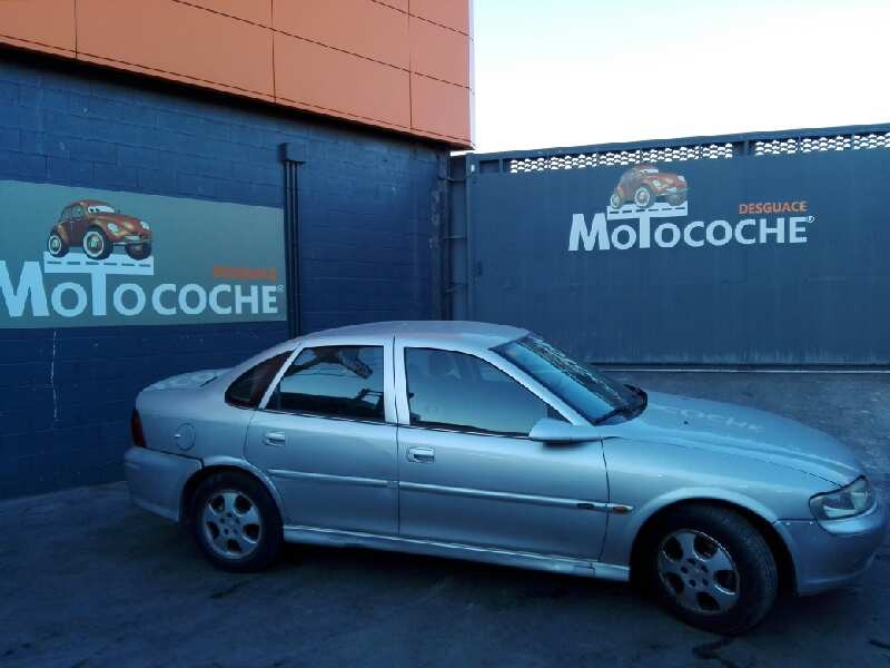 opel vectra b berlina del año 2000