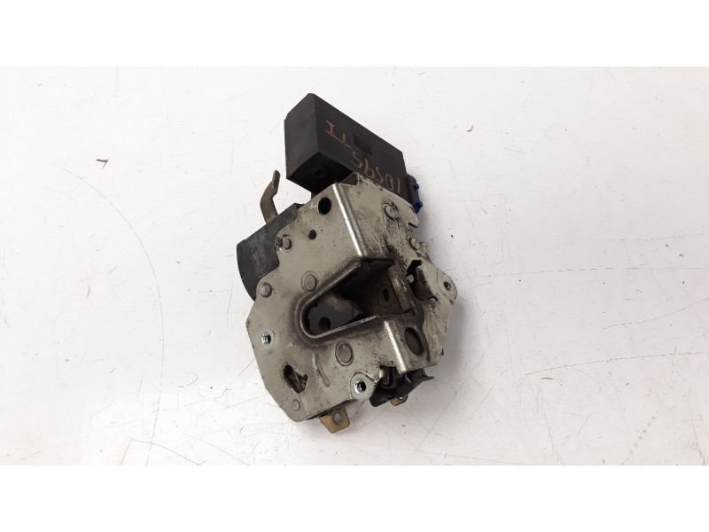 Recambio de cerradura puerta trasera izquierda para bmw serie 3 berlina (e36) 2.5 turbodiesel cat referencia OEM IAM 8122149  