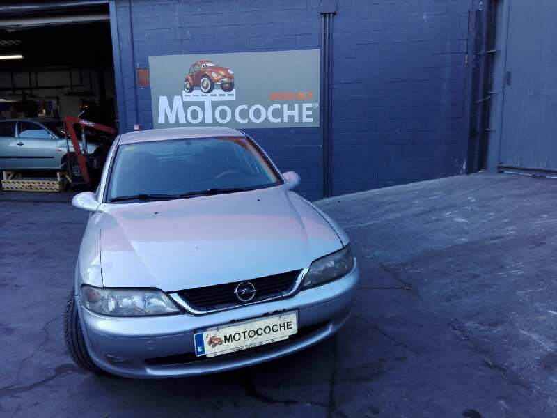 opel vectra b berlina del año 2000