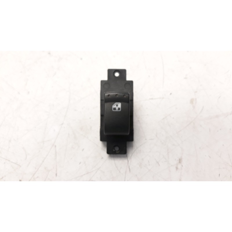 Recambio de mando elevalunas trasero derecho para ssangyong rexton w 2.0 td cat referencia OEM IAM 202006279  