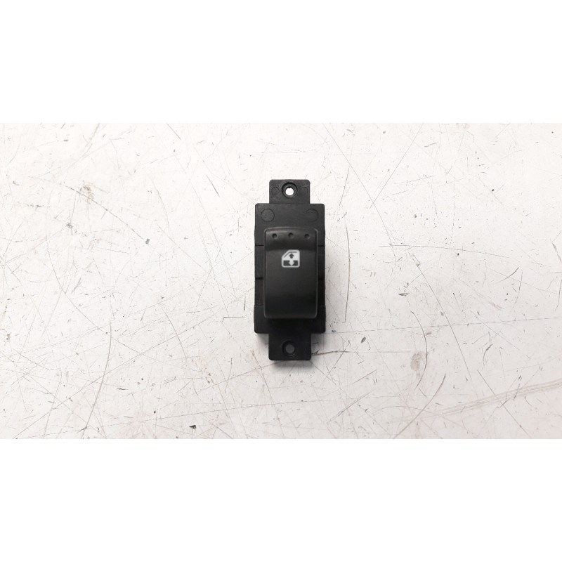 Recambio de mando elevalunas trasero izquierdo para ssangyong rexton w 2.0 td cat referencia OEM IAM 202006279  