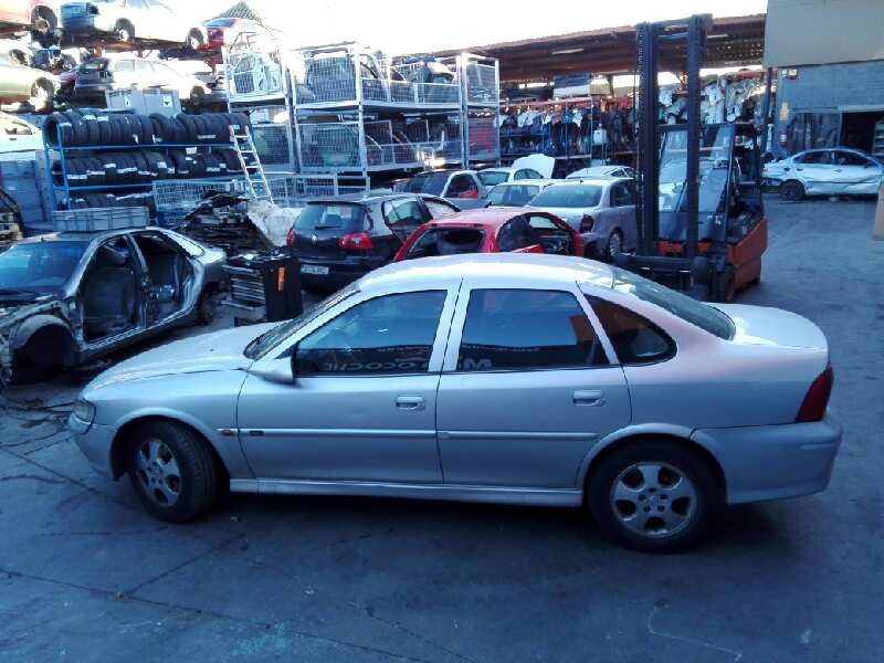 opel vectra b berlina del año 2000
