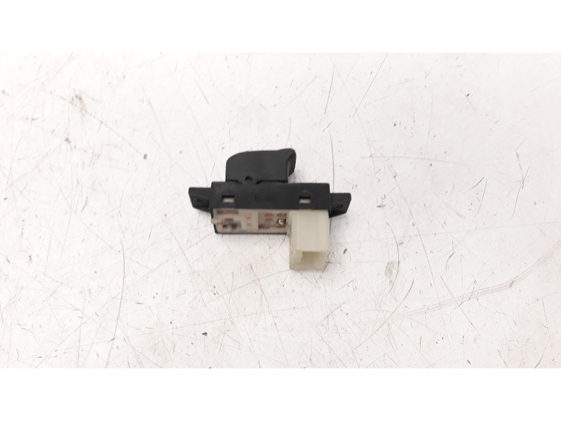 Recambio de mando elevalunas trasero izquierdo para ssangyong rexton w 2.0 td cat referencia OEM IAM 202006279  