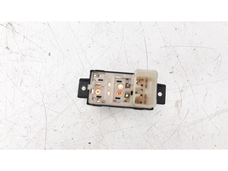 Recambio de mando elevalunas trasero izquierdo para ssangyong rexton w 2.0 td cat referencia OEM IAM 202006279  