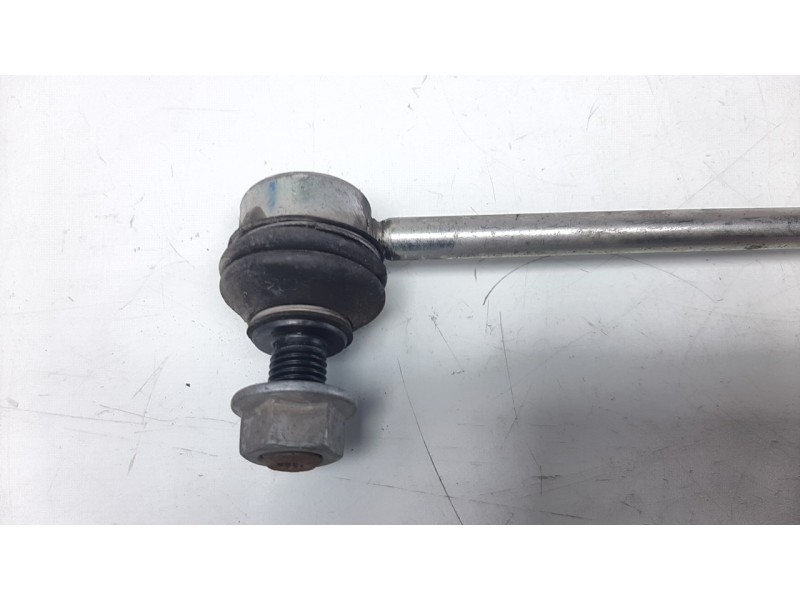 Recambio de bieleta estabilizadora delantera izquierda para volkswagen golf vii lim. (bq1) 1.6 tdi referencia OEM IAM 5Q0411315A