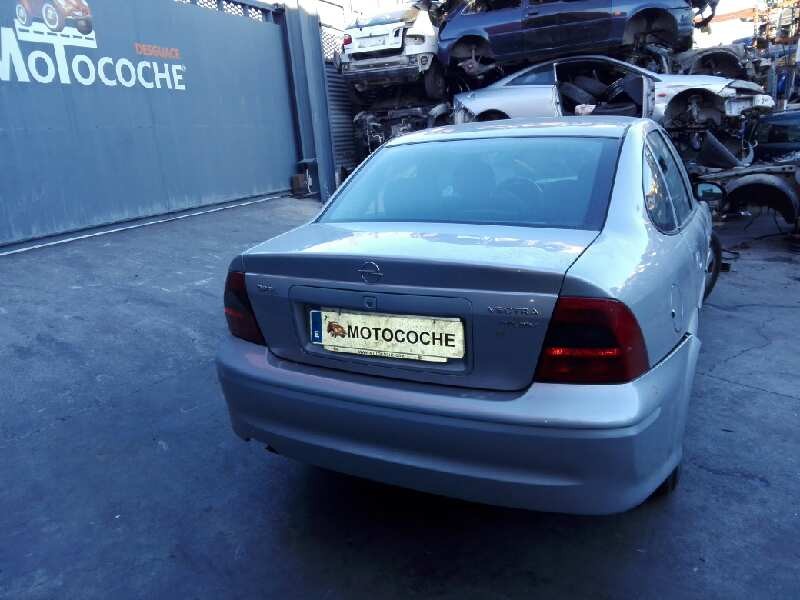 opel vectra b berlina del año 2000